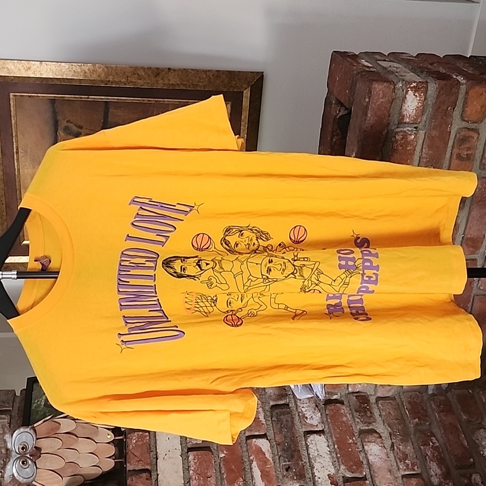 Red Hot Chili Peppers x Lakers Unlimited Love Graphic Tee Yellow Band Shirt XL
